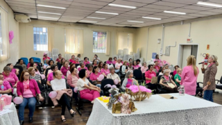 Evento sobre Outubro Rosa reúne 60 mulheres em Tubarão