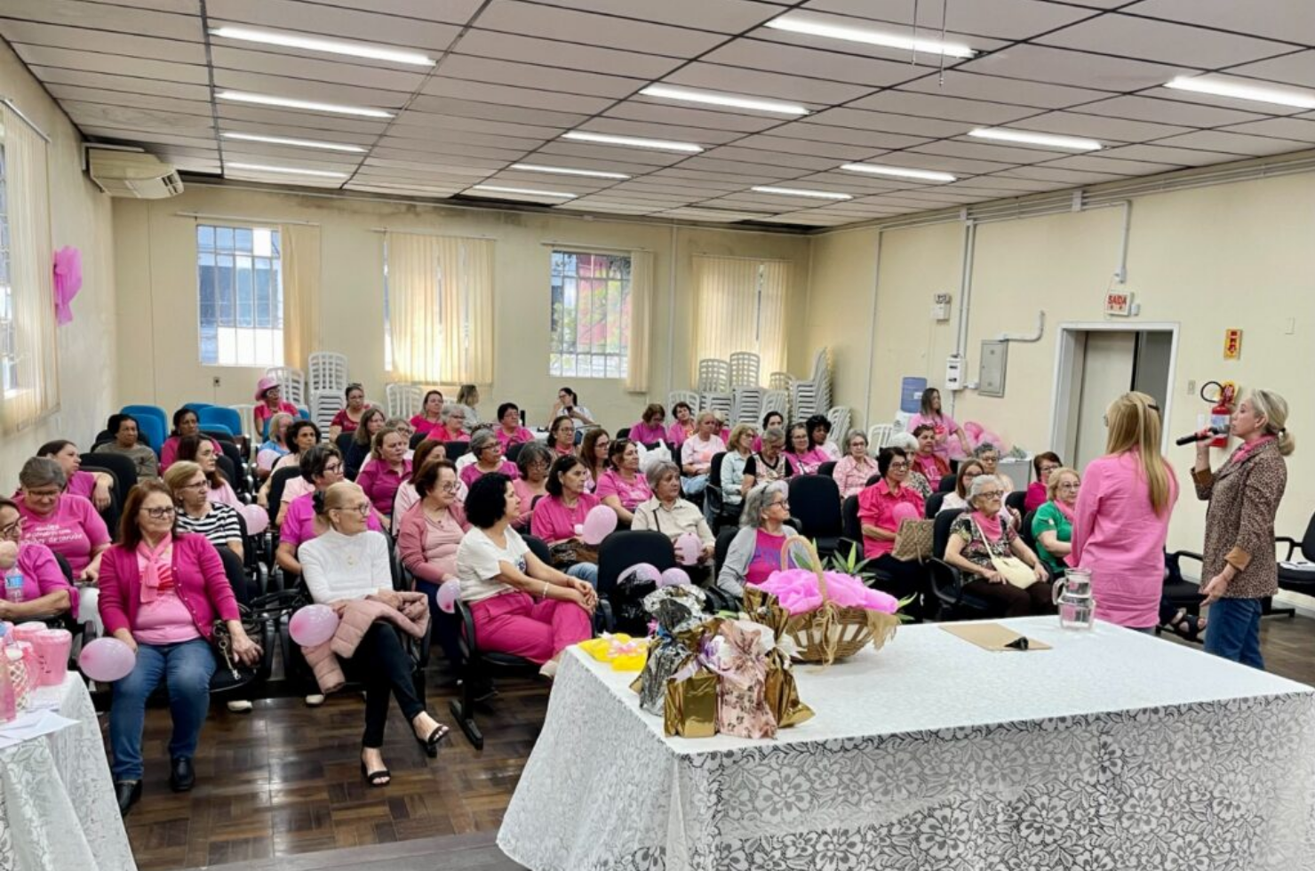 Evento sobre Outubro Rosa reúne 60 mulheres em Tubarão