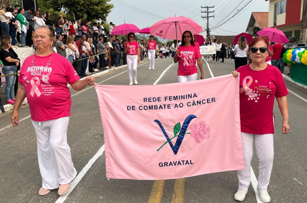 Outubro Rosa: caminhada em Gravatal reforça a importância da prevenção ao câncer de mama