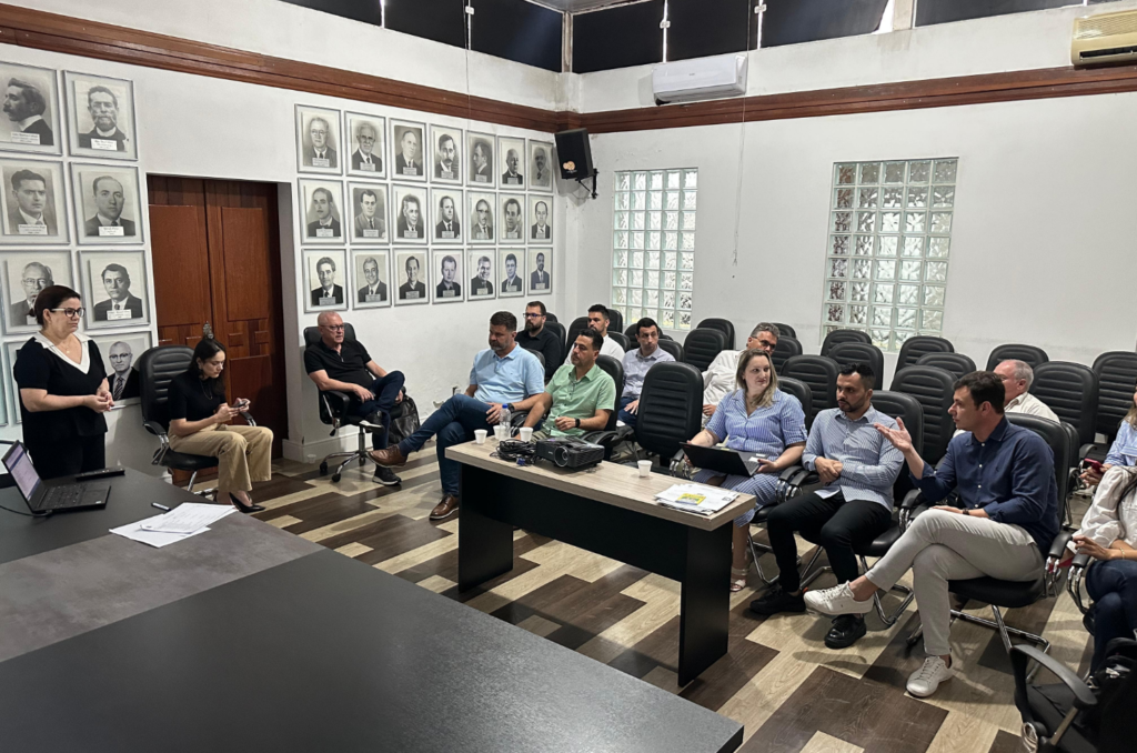 Reunião de transição discute orçamento para 2025 em Tubarão