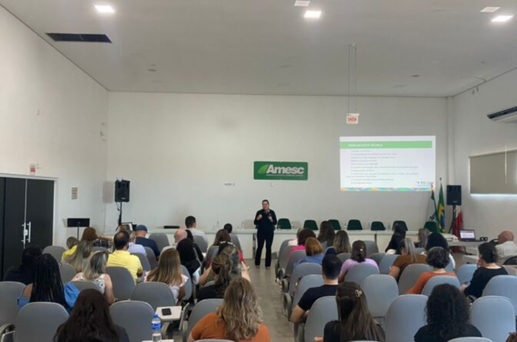 Secretaria de Capivari de Baixo participa de evento sobre Políticas Públicas de Habitação