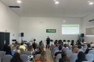Secretaria de Capivari de Baixo participa de evento sobre Políticas Públicas de Habitação