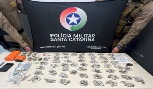 Fuga em blitz leva à apreensão de drogas e prisão em Florianópolis