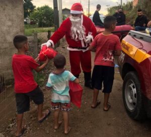 Bombeiros Voluntários arrecadam donativos para campanha do Natal Solidário em Jaguaruna