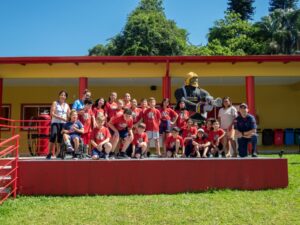 Alunos do 4º ano conhecem a rotina dos bombeiros em São José