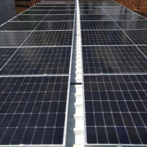 Galpão com painéis solares armazenados é arrombado e materiais são furtados em Criciúma