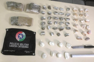 PM apreende mais de 2,5 kg de drogas no bairro Renascer