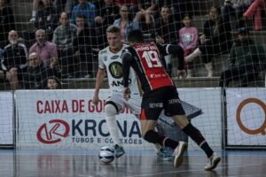 Criciúma e Joinville começam a decidir vaga nas finais do Catarinense de Futsal