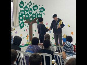 Atividade educativa sobre trânsito é promovida para crianças e adolescentes em bairro de Navegantes