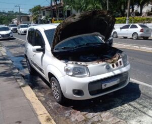 Incêndio danifica automóvel no Centro de Jaguaruna