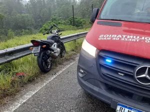 Jovem fica ferido após queda de motocicleta com placas de Içara em Treze de Maio