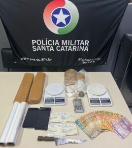 Condutor é preso por dirigir alcoolizado e com drogas em veículo em Criciúma
