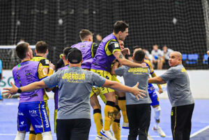 [VÍDEO] Tubarão é goleado pelo Jaraguá na partida de ida das quartas de final da Série Ouro de Futsal