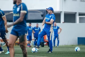 Avaí treina sem Hygor e se prepara para duelo com Mirassol