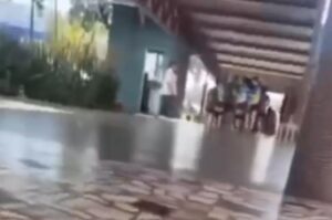 Vídeo com comentário racista de alunas gera revolta em Criciúma
