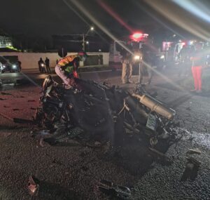 Colisão fatal na BR-282 deixa casal morto e motoqueiro ferido