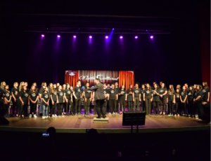 Abadeus promove 6ª Noite Cultural com talentos da Escola de Artes