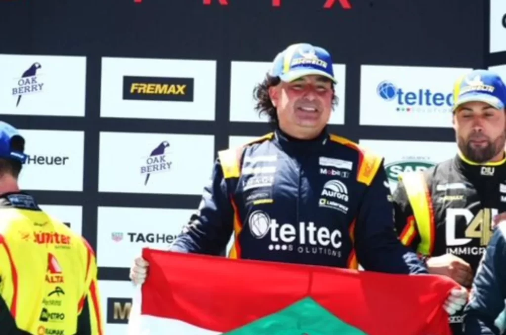 André Gaidziniki no pódio da Porshe Cup
