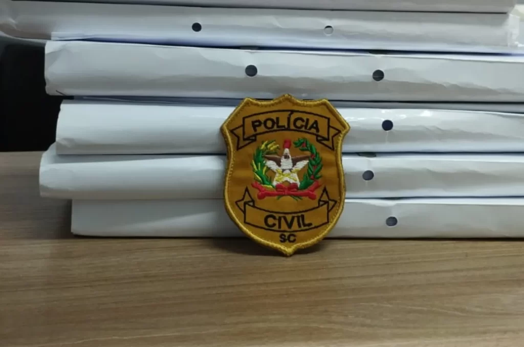 Processos analisados pela Justiça e a Polícia Civil sobre um caso de venda de imóveis em Araranguá