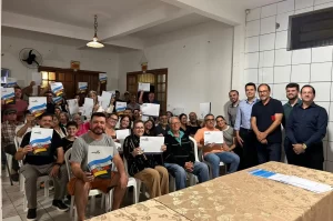 Entrega de Matrículas no bairro Urussanguinha, em Araranguá