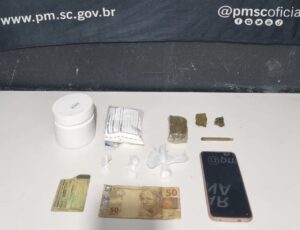 PM prende suspeito de tráfico no Bairro São Vicente, em Itajaí