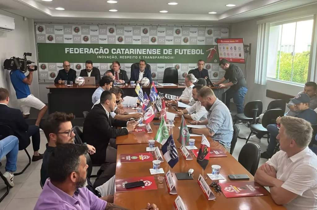 Reunião na Sede da Federação Catarinense de Futebol, em Balneário Camboriú