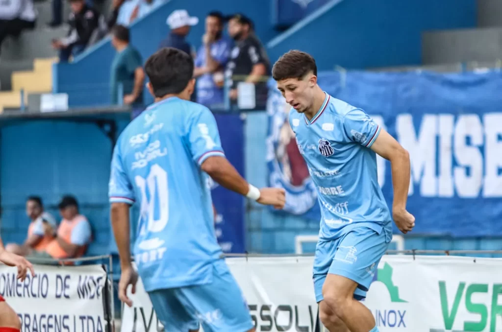 Caravaggio e Brusque em confronto decisivo pela Copa Santa Catarina Sub-21 no Estádio da Montanha, em Nova Veneza