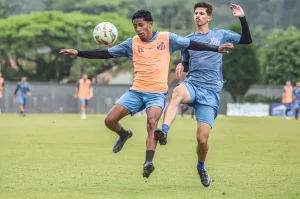 Caravaggio treina forte para enfrentar o Brusque na volta da final