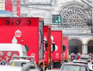 Caravana de Natal da Coca-Cola passa por Itajaí