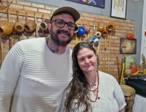 Casal difunde a musicalidade e a capoeira em Navegantes