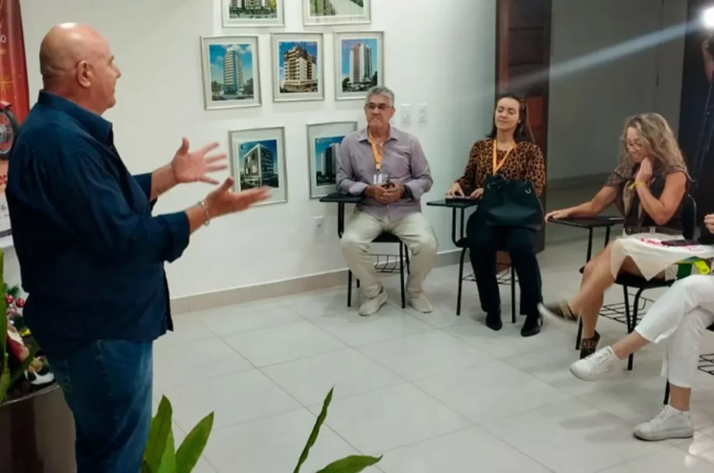Reunião sobre a chegada do Papai Noel em Içara