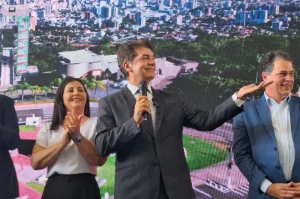 Clésio Salvaro volta à Prefeitura de Criciúma após dois meses
