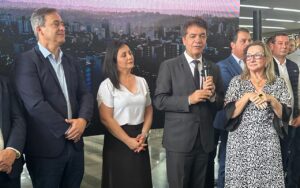 Quem é a ex-prefeita que visitou Clésio Salvaro na prisão usando roupa Laranja?