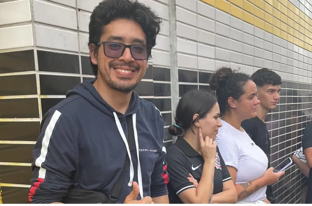 Corintiano encara fila de 16 horas para comprar ingresso para Criciúma x Corinthians