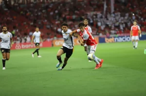 Criciúma perde por 2 a 0 para o Internacional e se complica na tabela
