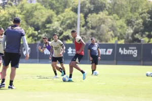 Criciúma treina no Rio visando confronto contra o Corinthians