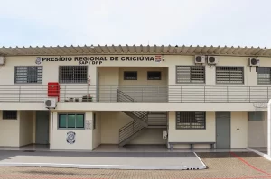 Drone é apreendido sobrevoando próximo ao Presídio Santa Augusta