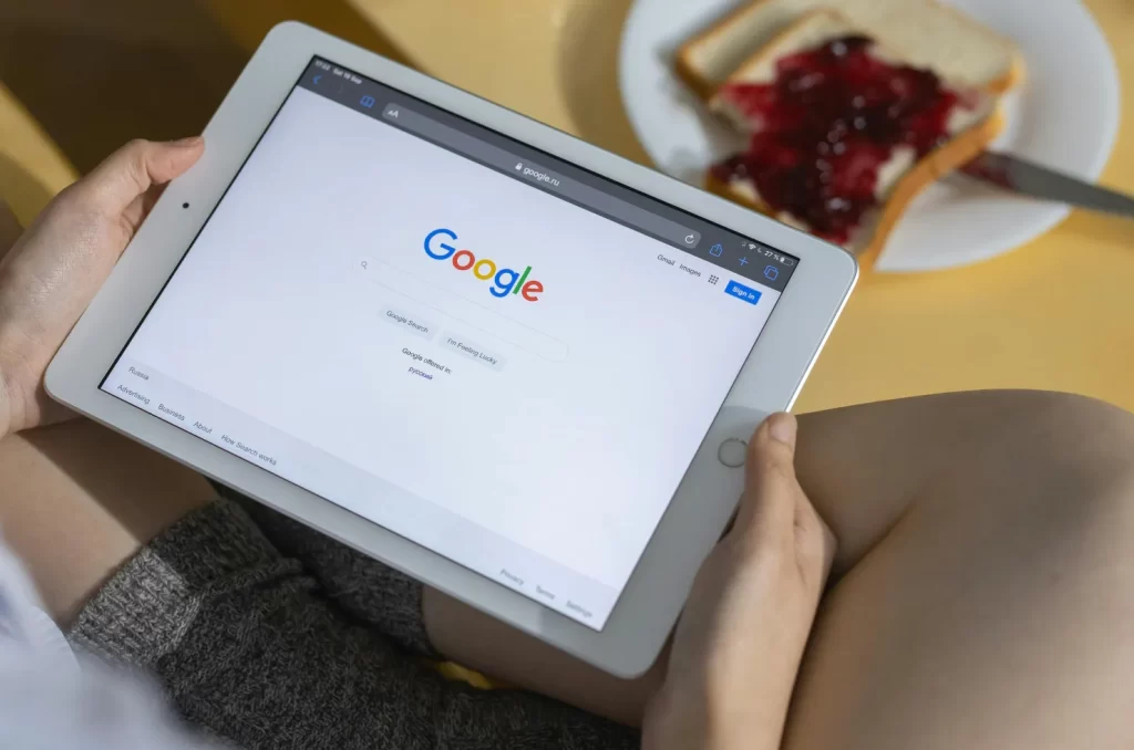 Tablet acessando uma página do Google