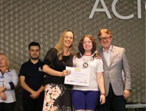 Estudantes de Criciúma recebem medalhas no Prêmio Acic de Matemática