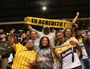 Confira as fotos da torcida do confronto entre Criciúma e Vitória