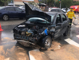 Colisão em Florianópolis gera derramamento de óleo e risco