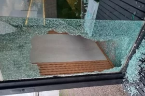 Furto em Balneário Gaivota: loja tem porta quebrada e TV levada