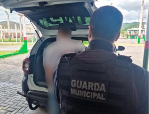 GMI cumpre mandado de prisão em barreira de trânsito em Itajaí