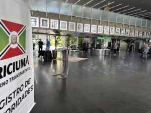 Retorno de Clésio Salvaro será de festa e denúncia