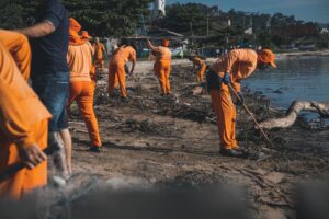 Prefeitura de São José intensifica limpeza da orla para o verão