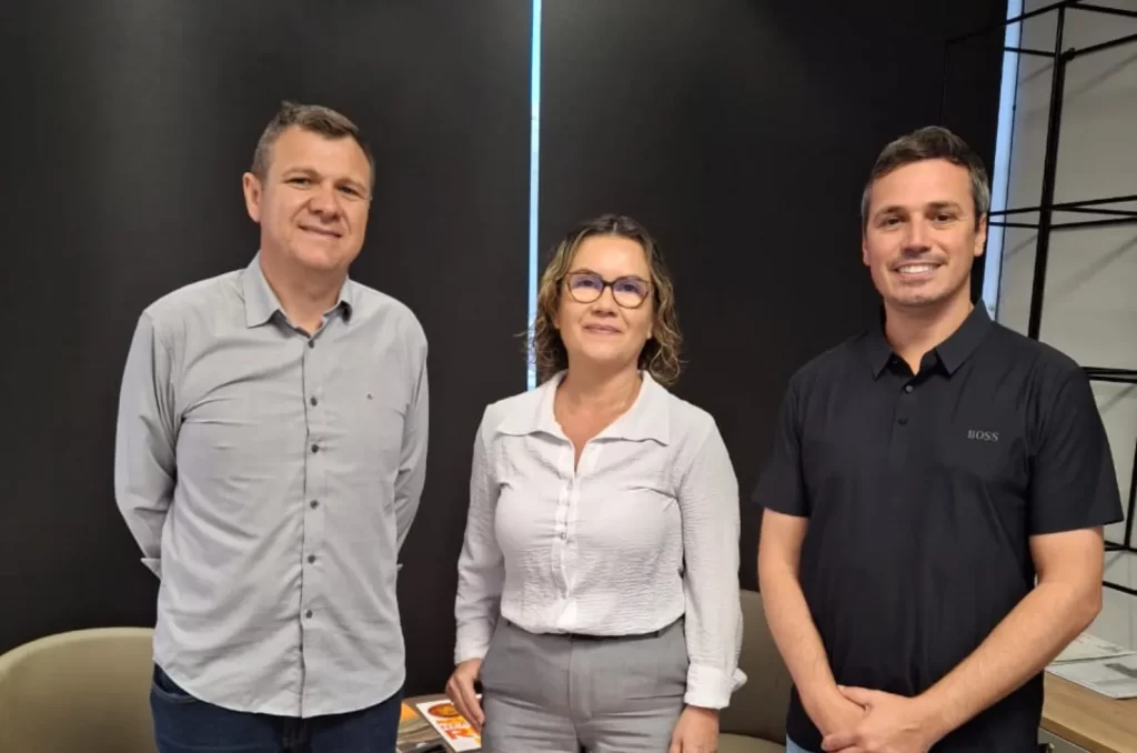 Prefeito Luiz Laurindo, com a nova Secerária de Saúde no seu governo, Ioná Vieira Bez Birolo