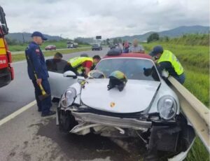 Motorista perde o controle de Porsche na BR 470