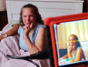 Os dilemas da mulher que teve a infância em ilhas faróis