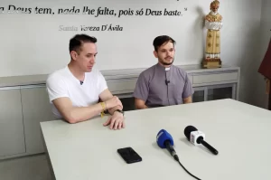 “Padre que foge do povo não faz sentido”: afirma o Padre Patrick