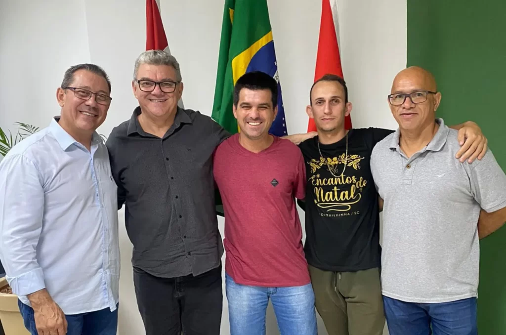 Reunião entre o prefeito em exercício de Forquilhinha, Valcir Matias, o Chile e a Comissão de Desassoreamento do Rio Sangão